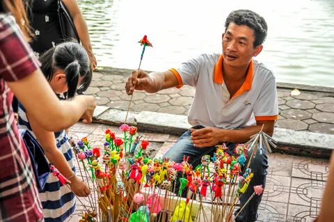 Các nhà khoa học phân tích - Cảm hứng video marketing từ Hotspot Matrix_Tuyển dụng Ma trận điểm truy cập