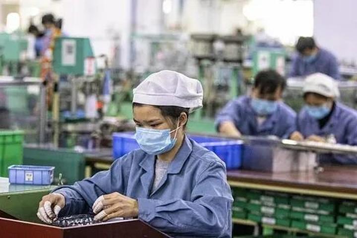 Có 1 kiểu áo quốc dân, dù - Cảm hứng video marketing từ Hotspot Matrix
