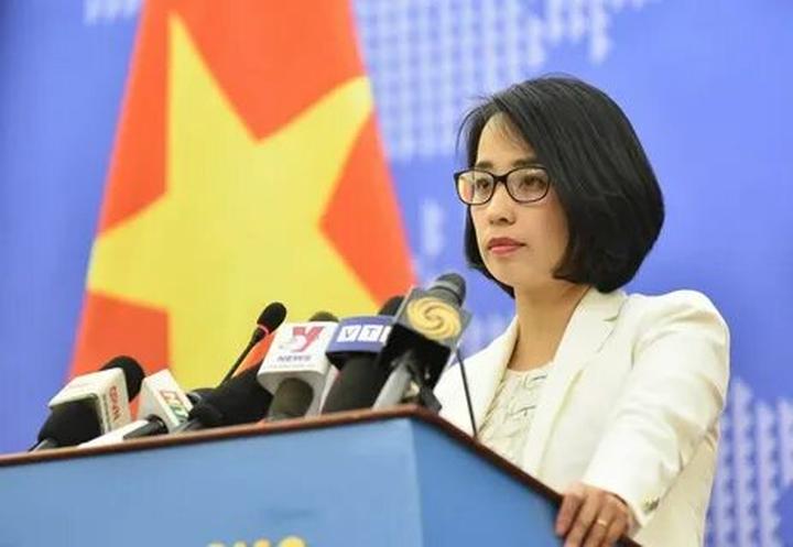 Hotspot Matrix: Biến 5 kiểu áo blouse dễ “dừ” hơn thành cơ hội marketing đột phá
